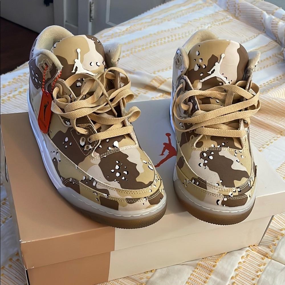 Jordan Women's Camo Sneakers - Tan and Brown